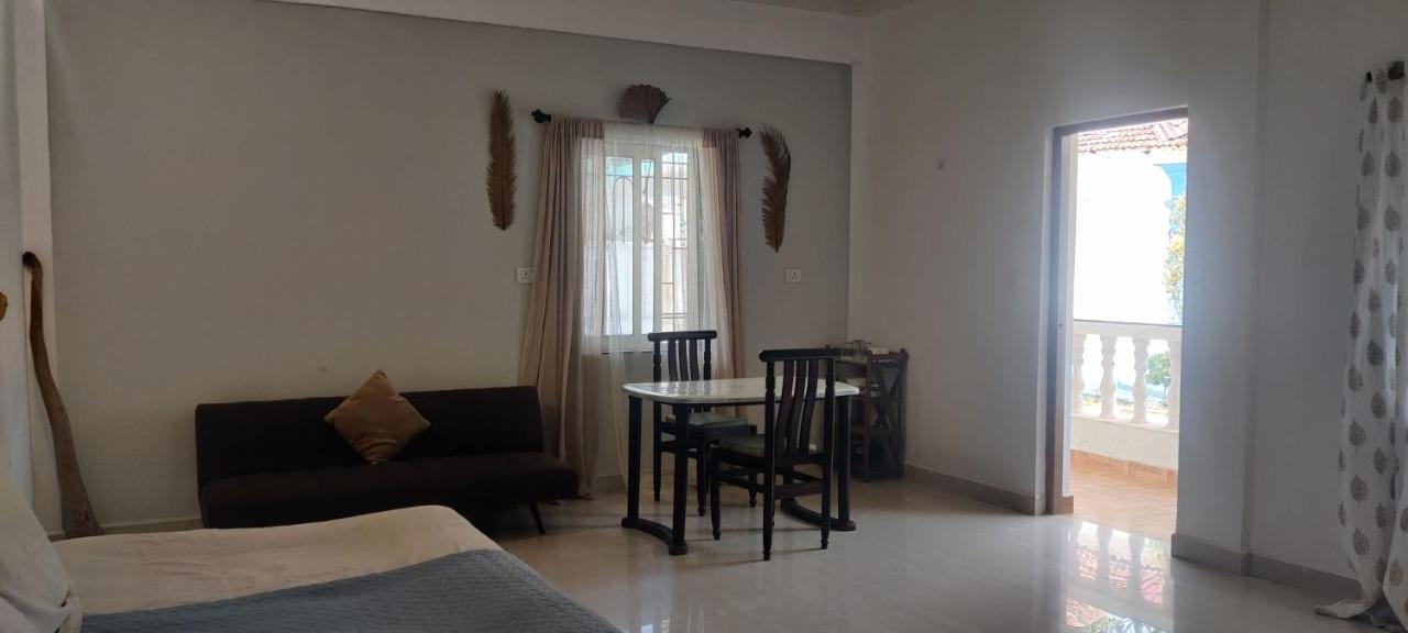 J-House, Spacious Apartments With Balconies, Thalassa 1Min Away Siolim Buitenkant foto