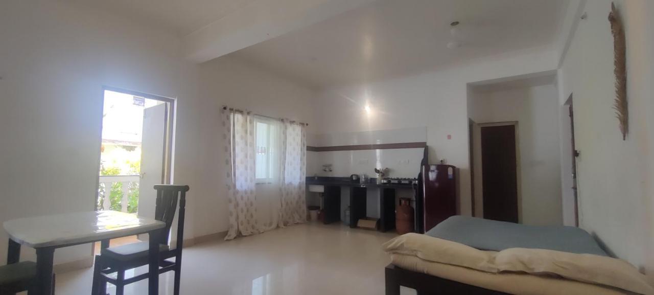 J-House, Spacious Apartments With Balconies, Thalassa 1Min Away Siolim Buitenkant foto