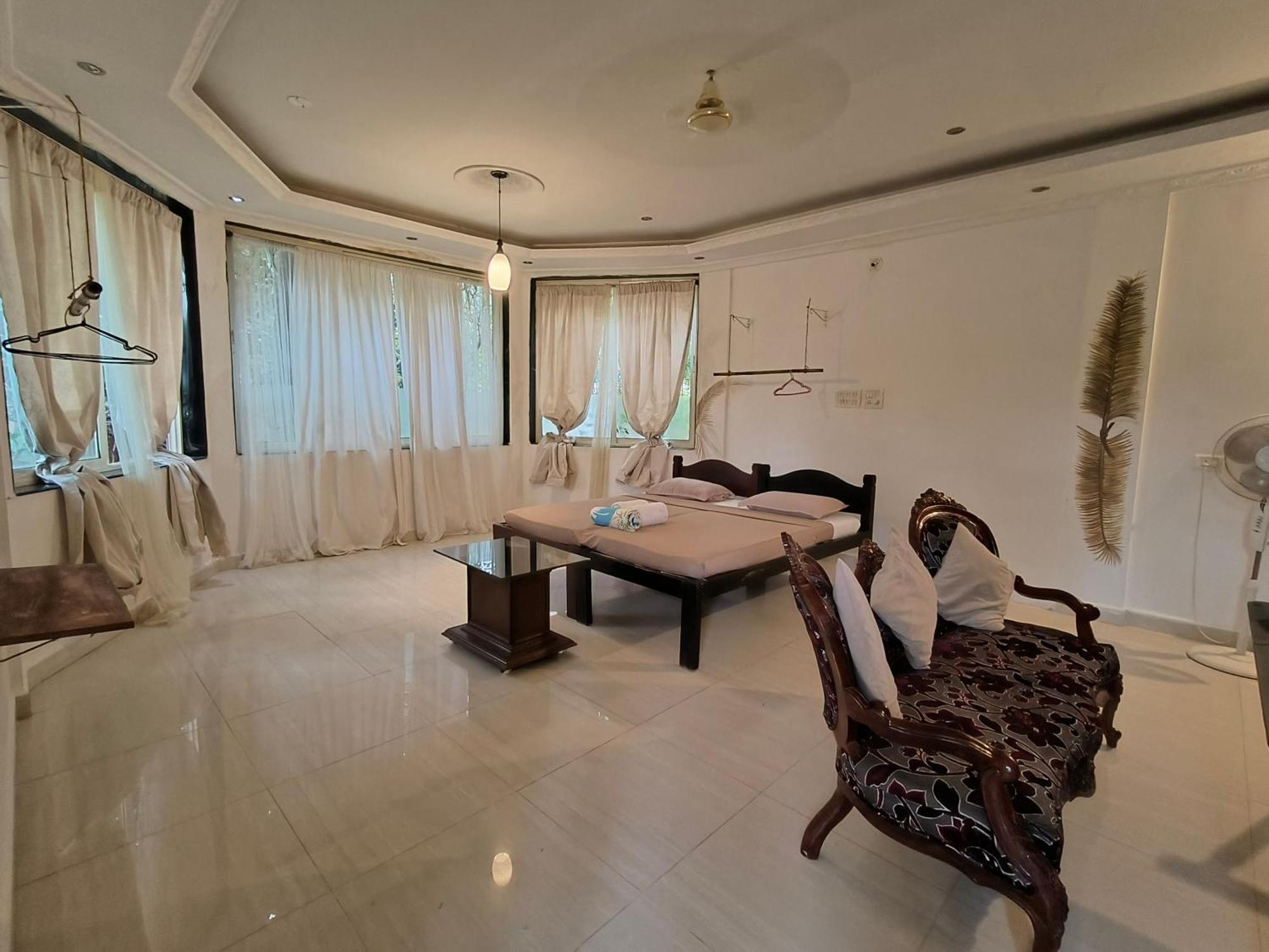 J-House, Spacious Apartments With Balconies, Thalassa 1Min Away Siolim Buitenkant foto