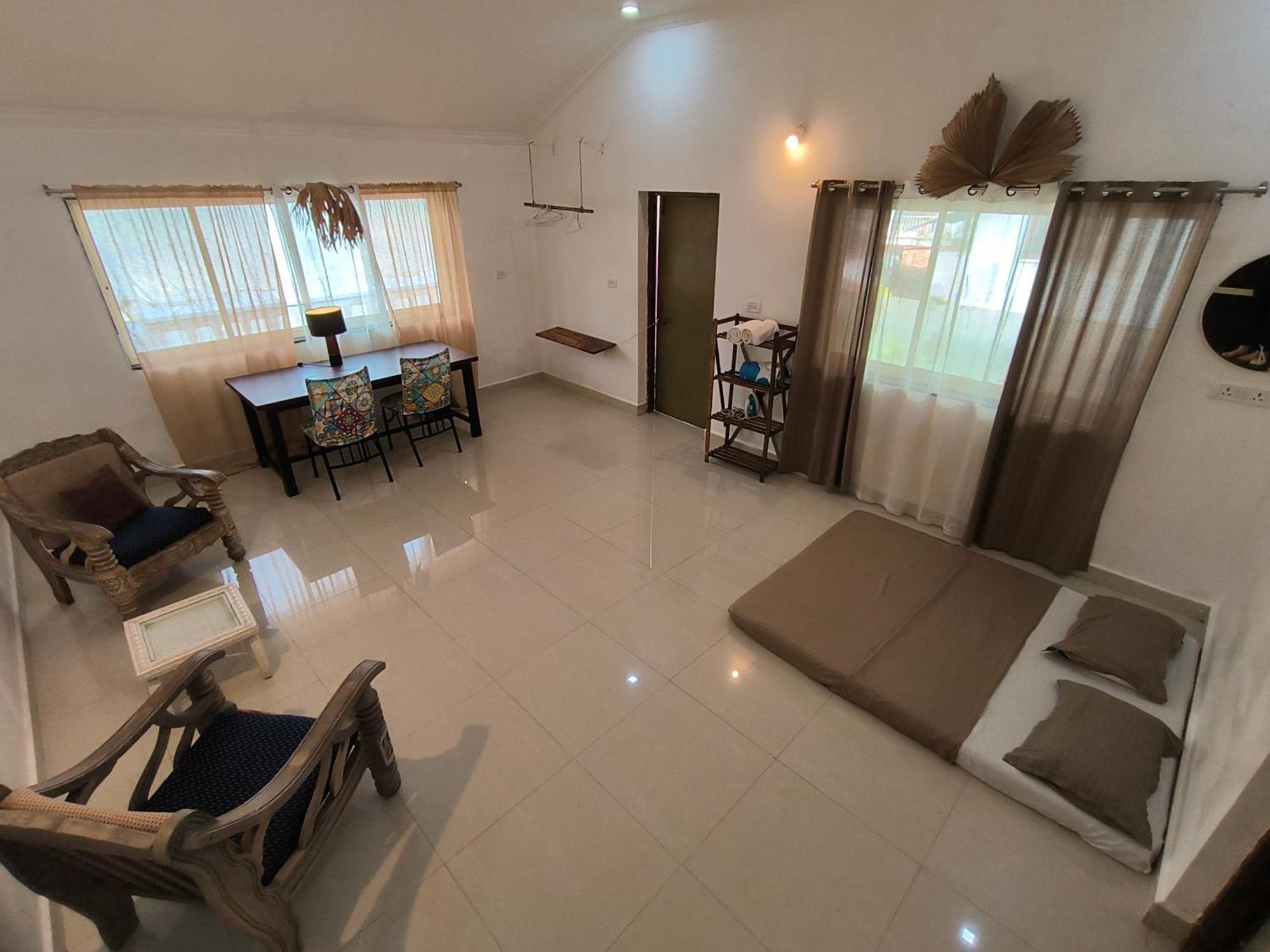J-House, Spacious Apartments With Balconies, Thalassa 1Min Away Siolim Buitenkant foto