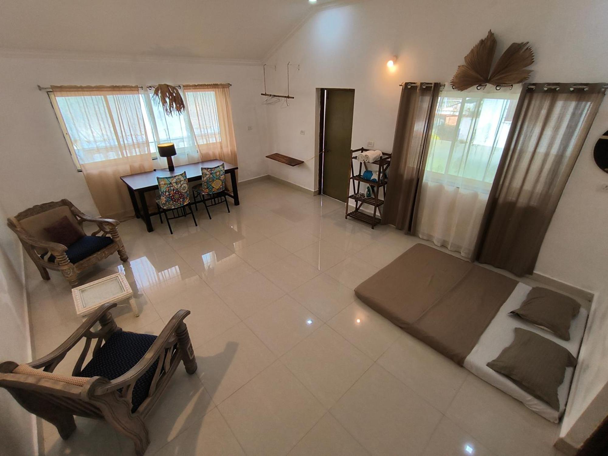 J-House, Spacious Apartments With Balconies, Thalassa 1Min Away Siolim Kamer foto
